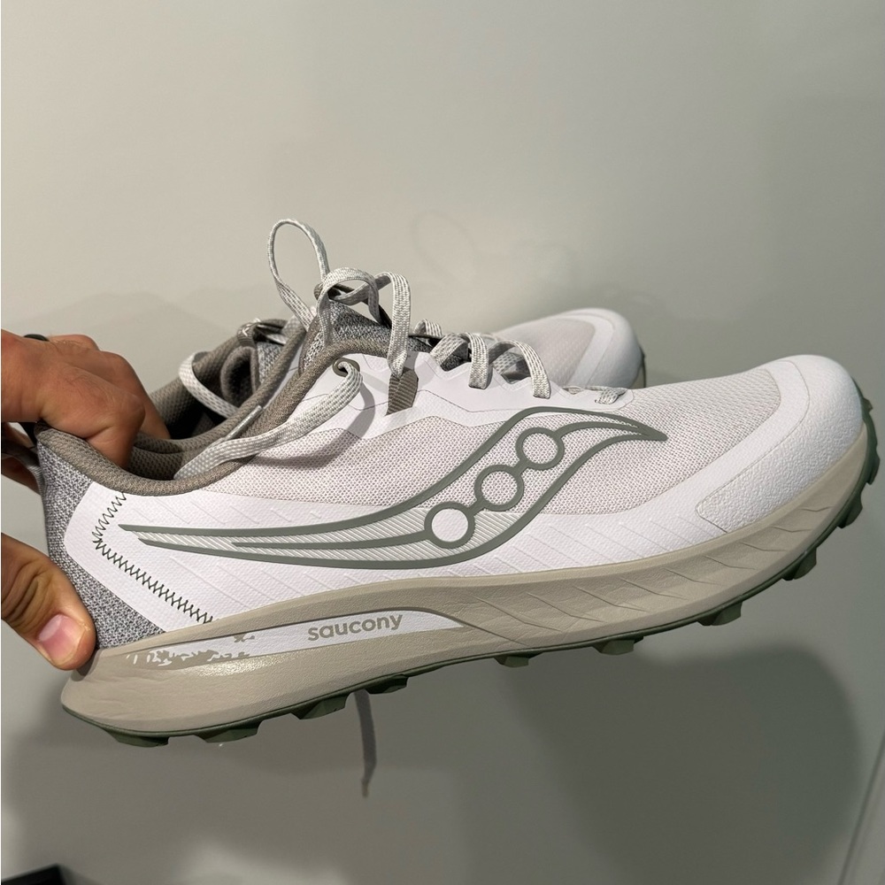 NWOT Saucony Peregrine 15 Trail Shoes - Size US 14